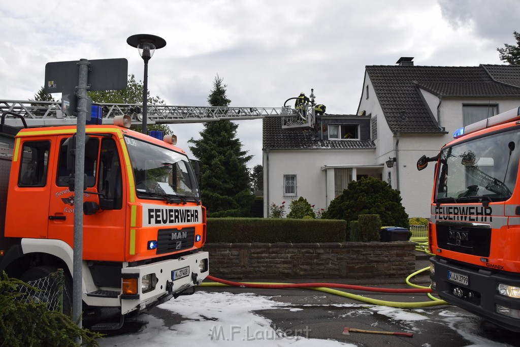 Feuer 2 Koeln Brueck Am Schildschen P49.JPG - Miklos Laubert